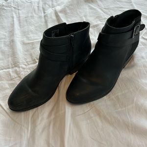 Clark’s low heel bootie